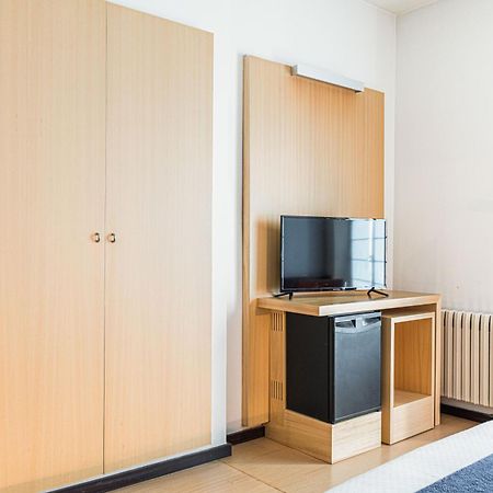 Hotel Emporda Figueres  Bagian luar foto