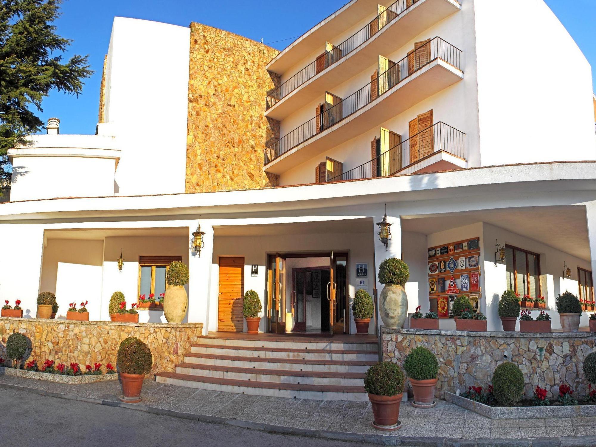 Hotel Emporda Figueres  Bagian luar foto